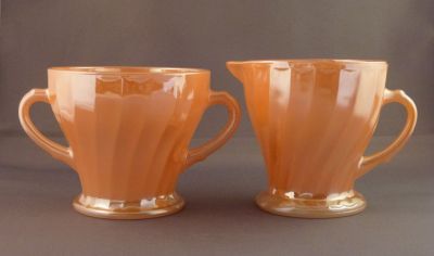 Anchor Hocking Fire-King Shell
Peach lustre. Sugar and creamer/milk jug
Keywords: table;sold;american;carnival