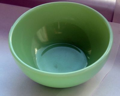 Anchor Hocking Jadeite
Chilli bowl
Keywords: sold;pressed;table