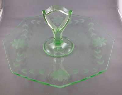 Tiffin 15320 centre handle server
Floral engraving
Keywords: pressed;american;table;cut