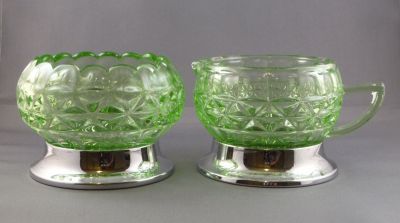 Chrome base sugar and creamer/milk jug
Keywords: pressed;table