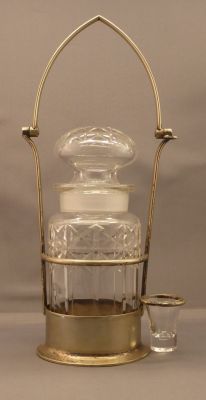 Cut-glass pickle with castor and drip catcher
British? EPNS castor with folding handle
Keywords: sold;cut;british;table