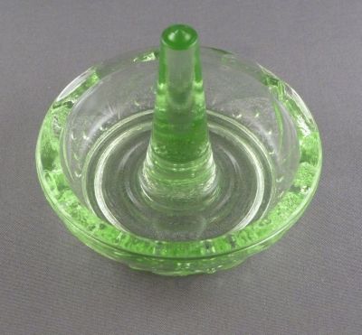 Walther Poseiden dressing table set
Ring stand
Keywords: pressed;german;bathbed