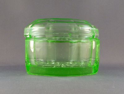 Dressing table set H large powder bowl
Very heavy. Inwald?
Keywords: czech;pressed;bathbed;sold