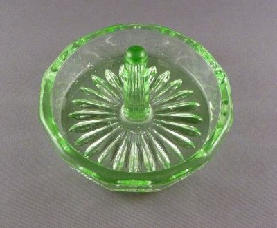 Dressing table set H ring stand
Very lightweight compared with rest of set. Inwald?
Keywords: czech;pressed;bathbed;sold