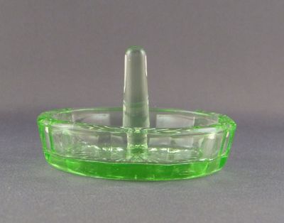 Dressing table set H ring stand
Inwald?
Keywords: pressed;czech;bathbed;sold