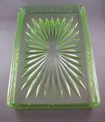 Dressing table set H tray
Highly polished base. Extremely heavy. Inwald?
Keywords: czech;pressed;bathbed;sold