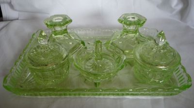 Dressing table set C uranium
Unknown. Complete
Keywords: sold;pressed;bathbed
