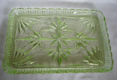 Dressing table set C uranium tray
Unknown
Keywords: sold;pressed;bathbed