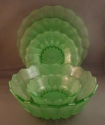 Davidson 714 fruit set, obscured
Introduced 1930
Keywords: pressed;table;dessert