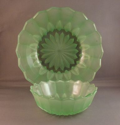 Davidson 714 fruit set, obscured
Large and small bowl, 8.5 and 5.5 in
Keywords: pressed;table;dessert