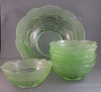Chevron fruit set
Seven piece. Part frosted. Ground and polished base rim
Keywords: sold;table;dessert