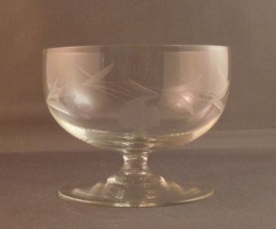 Engraved dessert bowl
Engraved with flowers and leaves. Czech? Lead crystal
Keywords: table;engraved;czech;dessert