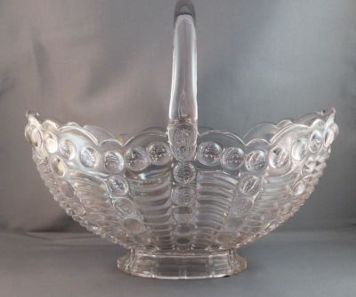 Handled fruit basket
Banana basket? Pressed with appled handle
Keywords: sold;dessert;table
