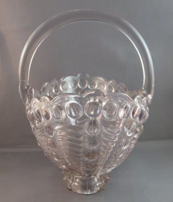 Handled fruit basket
Unknown. 9.5 x 5.75 x 8 (h) in. 
Keywords: sold;dessert;table
