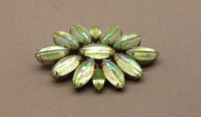 Brooch, green aurora borealis, uranium
Keywords: uranium