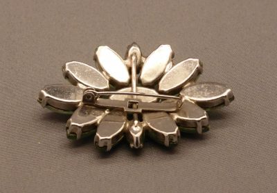 Brooch, green aurora borealis, uranium
Back
Keywords: uranium