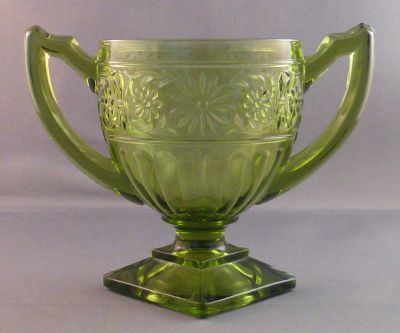 Indiana Daisy green handled sugar with square base
4 x 3 in American
Keywords: american;sold;table