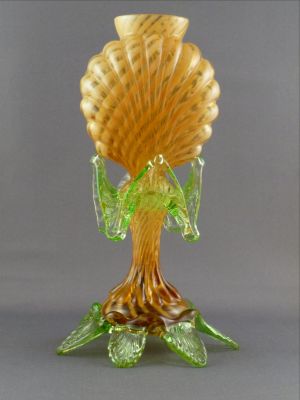 Welz life light
Floating wick oil lamp. Apparently given to a child on its first birthday and lit annually. Uranium glass feet and frill
Keywords: oillamp;light;czech;uranium