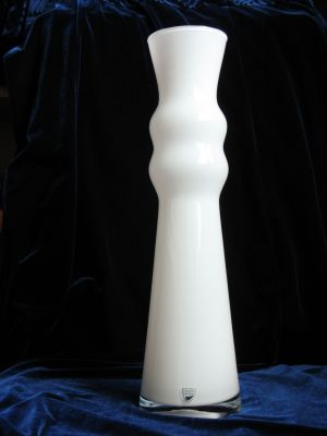 Orrefors "Three"
One Two Three Vase White 66 designed by Helén Krantz. 35 cm. Sweden
Keywords: sold;vase;blown;mark