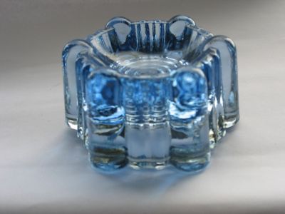Light blue piano insulator
Castellated form B
Keywords: sold;insulator