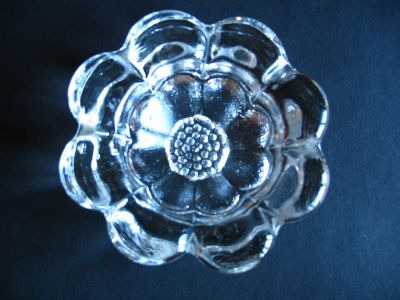 Dartington FT208 Daisy paperweight
1976
Keywords: sold;british;paperweight