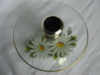 Chance Daisy
Rare plain-rim candlestick
Keywords: sold;enamelgilt;british;candle