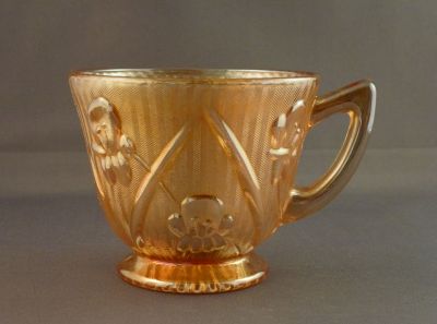 Jeannette Glass Iris and Herringbone, iridescent
Cup
Keywords: table;sold;american;carnival
