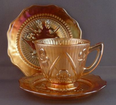 Jeannette Glass Iris and Herringbone, iridescent
Trio
Keywords: table;sold;american;carnival