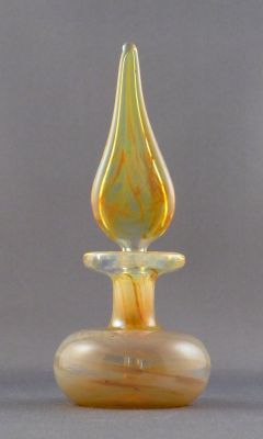 Village Glass perfume bottle
Made by Tom Young (now Young Glass), who founded Village Glass in 1979
Keywords: british;bottle;sold;lampwork