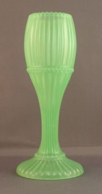 Victorian vase, jade
Likely English
Keywords: british;pressed;vase
