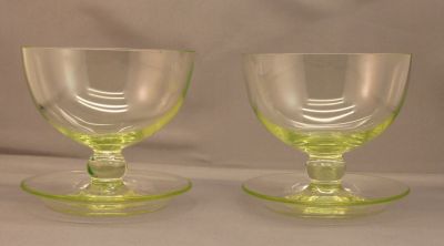 Grapefruit dish B
Light green uranium glass. Rounded saucer
Keywords: blown;table;sold;dessert