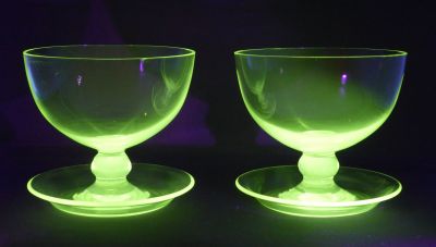 Grapefruit dish B
Light green uranium glass. Rounded saucer. Under UV
Keywords: blown;table;sold;dessert