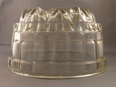 Leafy jelly mould
Marked British Make
Keywords: kitchenware;pressed;sold