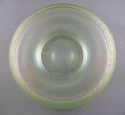 Diamond Glassware green flared, cupped bowl
Iridised inside and out with textured edge
Keywords: blown;american;table