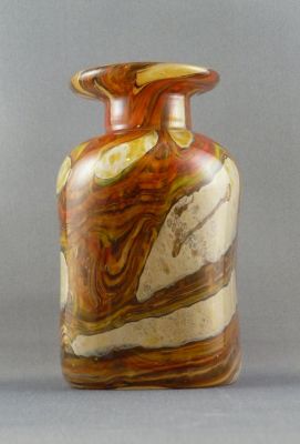 Malta Decorative Glass square bottle vase
Flat ground base showing grinding marks
Keywords: vase;bottle;maltese