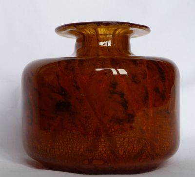 Malta Decorative Glass squat vase
"Ming" like pattern. Amber glass
Keywords: sold;vase;maltese