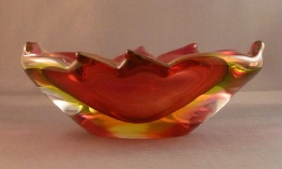 Murano pink, uranium and clear ashtray
Murano
Keywords: ash;blown;murano