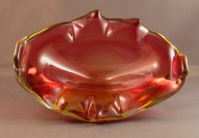Murano pink, uranium and clear ashtray
Unusual shape
Keywords: ash;blown;murano