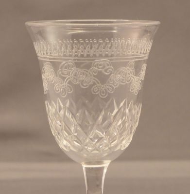 Needle-etched and cut liqueur glass 1
Etched and cut design
Keywords: sold;cut;engraved;british;barware