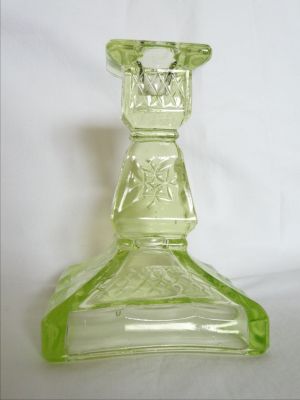 Sowerby dressing table set Plaza uranium candlestick
Keywords: sold;pressed;british;candle;bathbed