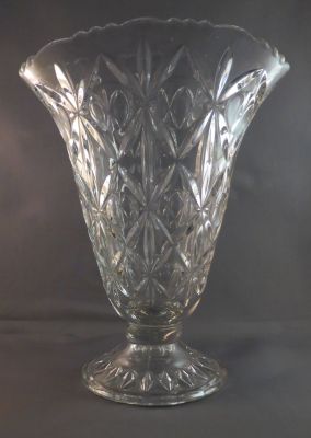 Fan-shaped vase, large
25-cm tall
Keywords: vase;sold