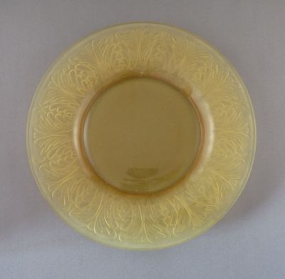 Amber uranium Pukeburg salad plate
Shiny polished base. Early 1930s
Keywords: pressed;scandi;table