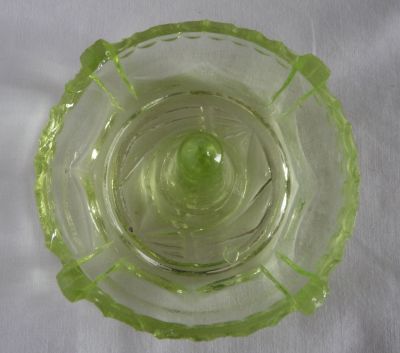 Sowerby Tyneside A dressing table set uranium ring stand
Name unknown
Keywords: sold;pressed;bathbed;british