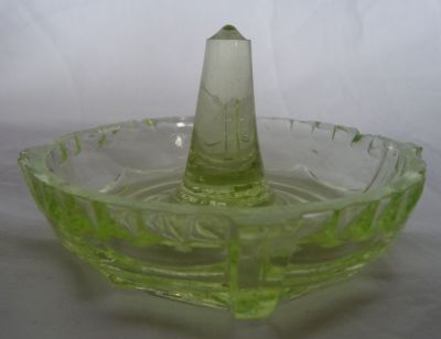 Sowerby Tyneside A dressing table set uranium ring stand
Name unknown
Keywords: sold;pressed;bathbed;british