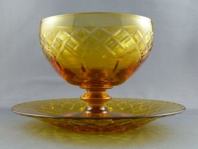 Amber uranium Stevens and Williams/Royal Brierley sundae dish with underplate
Cairngorm amber uranium
Keywords: british;cut;blown;table