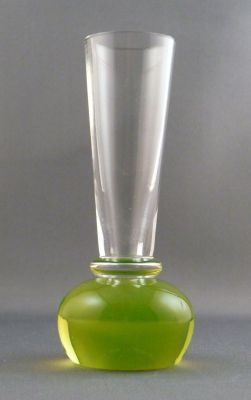 Harrach bud vase
Flat ground base with concave pontil mark
Keywords: blown;vase;czech