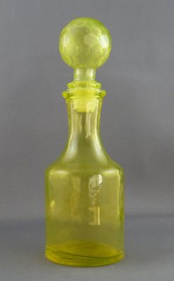Uranium toiletry bottle, 1970s
Plastic stopper. Rustic texture and hexagonal facets on stopper
Keywords: bottle;bathbed;uranium