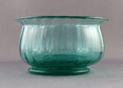 Blue uranium optic-ribbed sugar bowl
Polished pontil mark. Slightly crude construction. Lead crystal
Keywords: blown;table
