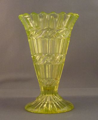 Sowerby 733 vase
Small 1974 pattern book
Keywords: vase;pressed;british