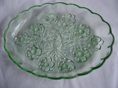 Bagley Alexandra, green
3121. Undivided. Also found in uranium. 10 rose
Keywords: sold;pressed;table